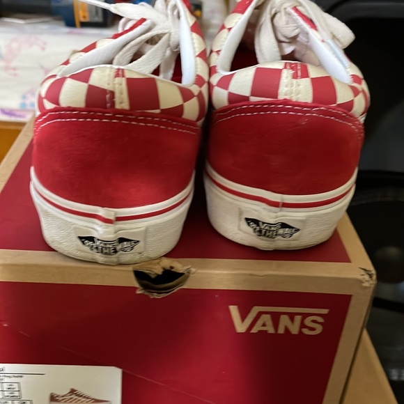 Vans - Picture 3 of 4